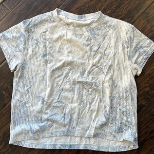 Lululemon cropped shirt